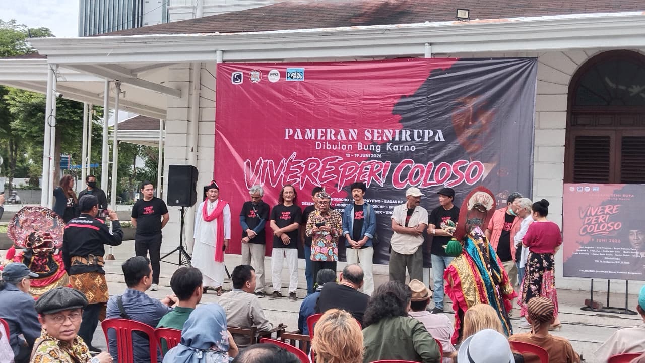Bulan Bung Karno, Hujan Bulan Juni, dan Vivere Pericoloso